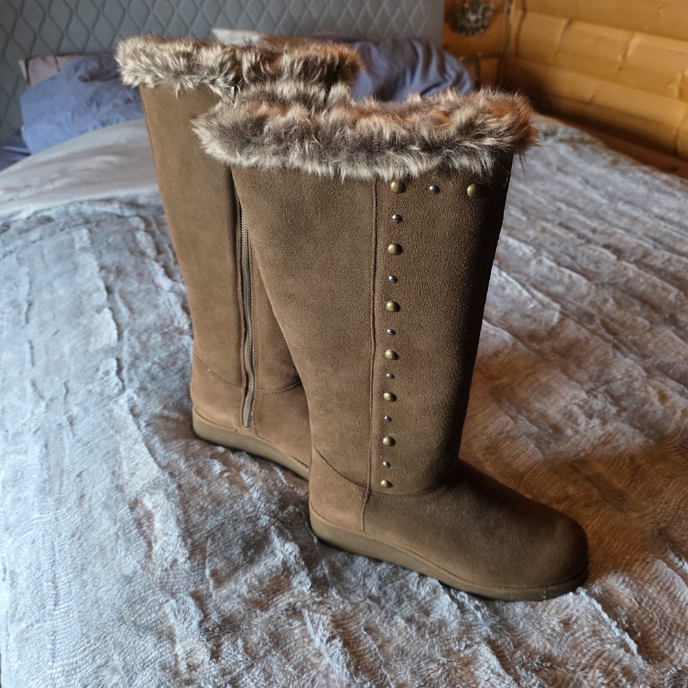 Bearpaw Brown Faux Fur Lined Winter Boots. Brand New. Never Worn. No Box.